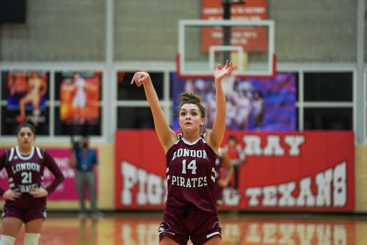 mathis-london-girls-basketball-playoffs00021